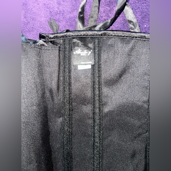 Women’s lace up corset - Picture 6 of 8